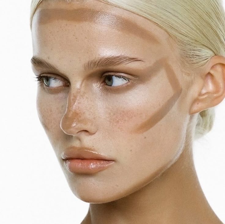 El arte de maquillar el rostro: Productos esenciales y marcas que lo elevan al siguiente nivel
